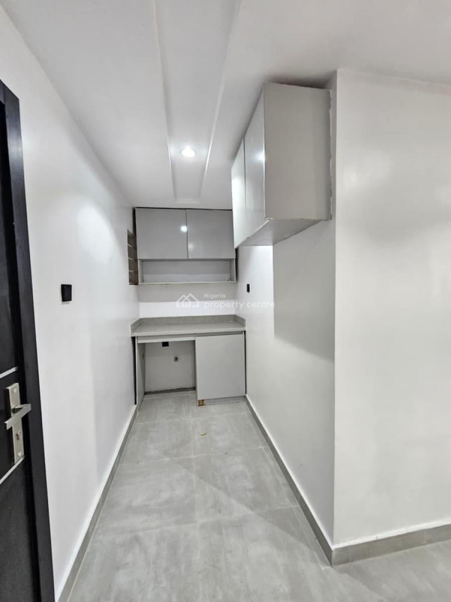 Beautiful Spacious 3 Bedroom Apartment, Lekki Phase 1, Lekki, Lagos, Flat / Apartment for Sale