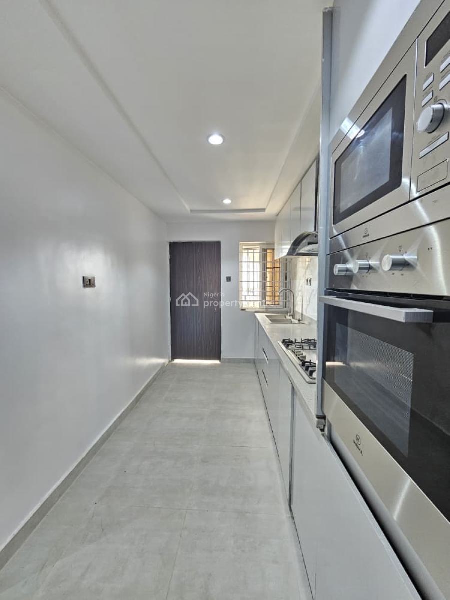 Beautiful Spacious 3 Bedroom Apartment, Lekki Phase 1, Lekki, Lagos, Flat / Apartment for Sale