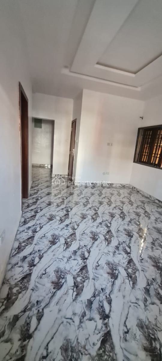 Spacious 3 Bedroom Flat, Off Admiralty Way., Lekki Phase 1, Lekki, Lagos, Flat / Apartment for Rent
