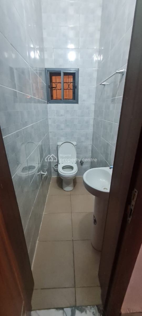 Spacious 3 Bedroom Flat, Off Admiralty Way., Lekki Phase 1, Lekki, Lagos, Flat / Apartment for Rent