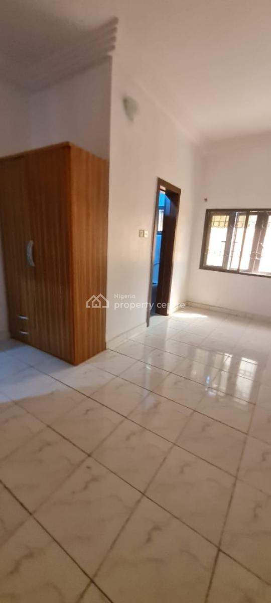 Spacious 3 Bedroom Flat, Off Admiralty Way., Lekki Phase 1, Lekki, Lagos, Flat / Apartment for Rent