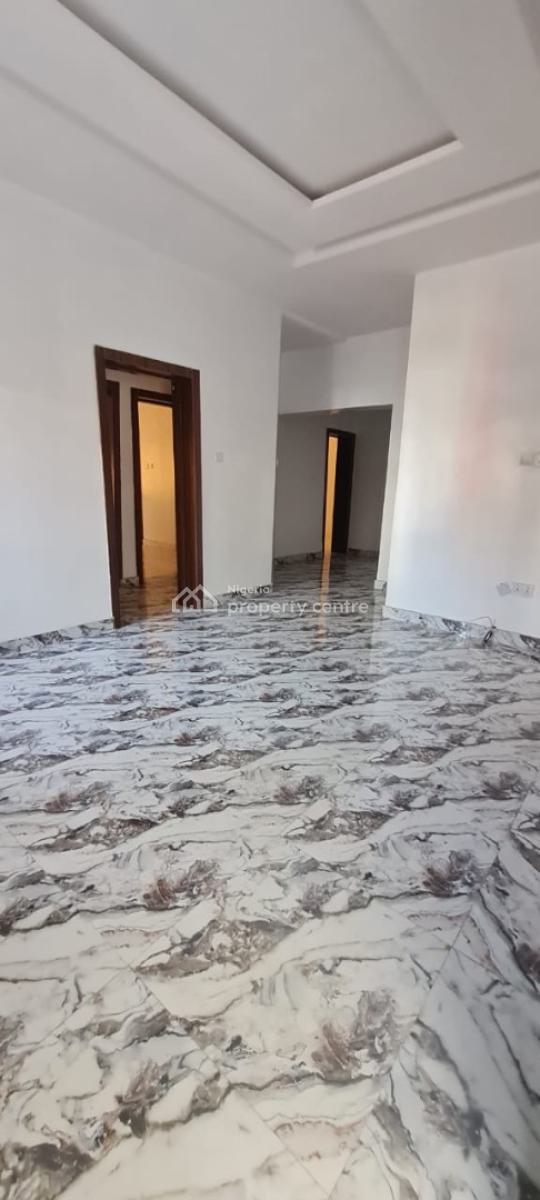 Spacious 3 Bedroom Flat, Off Admiralty Way., Lekki Phase 1, Lekki, Lagos, Flat / Apartment for Rent