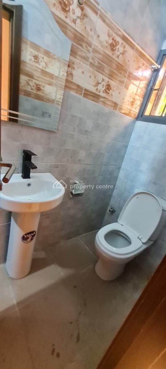 Spacious 3 Bedroom Flat, Off Admiralty Way., Lekki Phase 1, Lekki, Lagos, Flat / Apartment for Rent