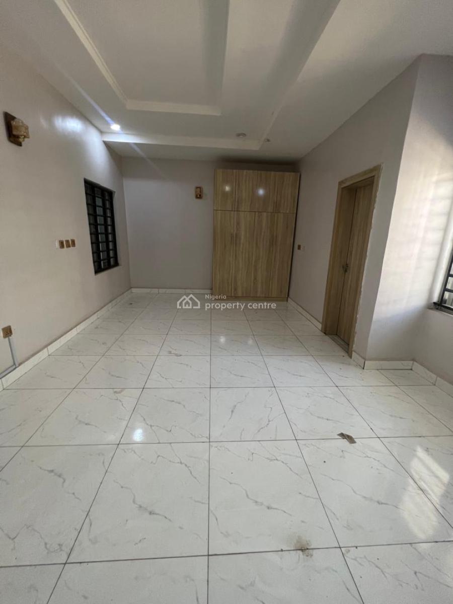 4-bedroom Terrace with Bq, Guzape District, Abuja, House for Sale