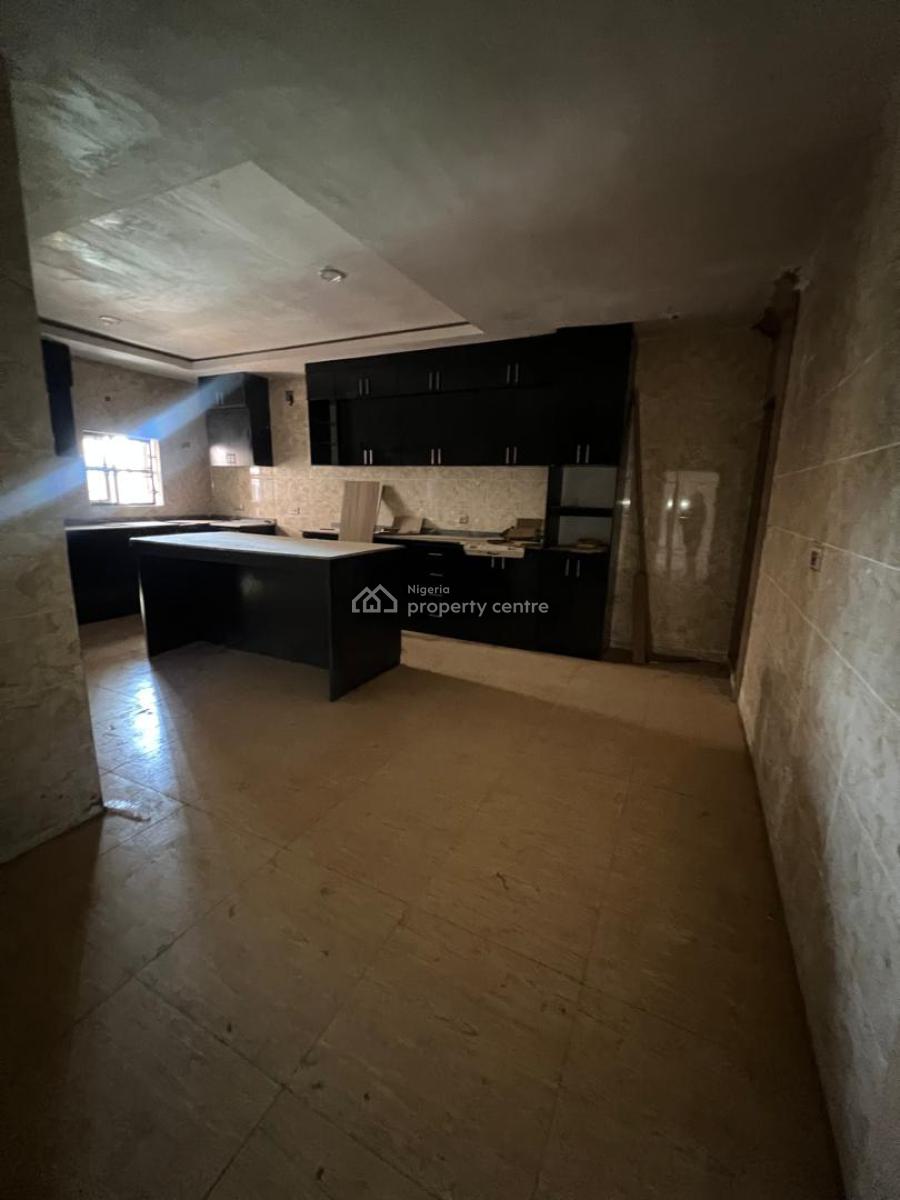 4-bedroom Terrace with Bq, Guzape District, Abuja, House for Rent