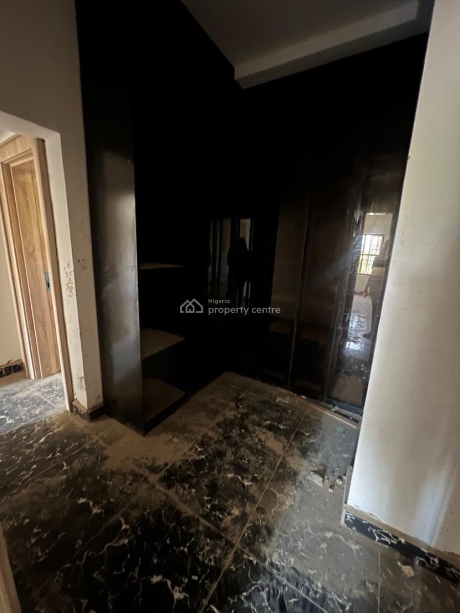 4-bedroom Terrace with Bq, Guzape District, Abuja, House for Rent