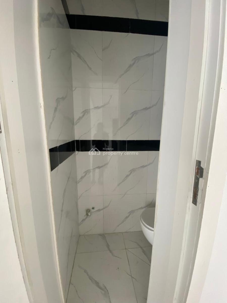 Beautifully Built 2 Bedroom Apartment, Lekki Phase 1, Lekki, Lagos, Flat / Apartment for Sale