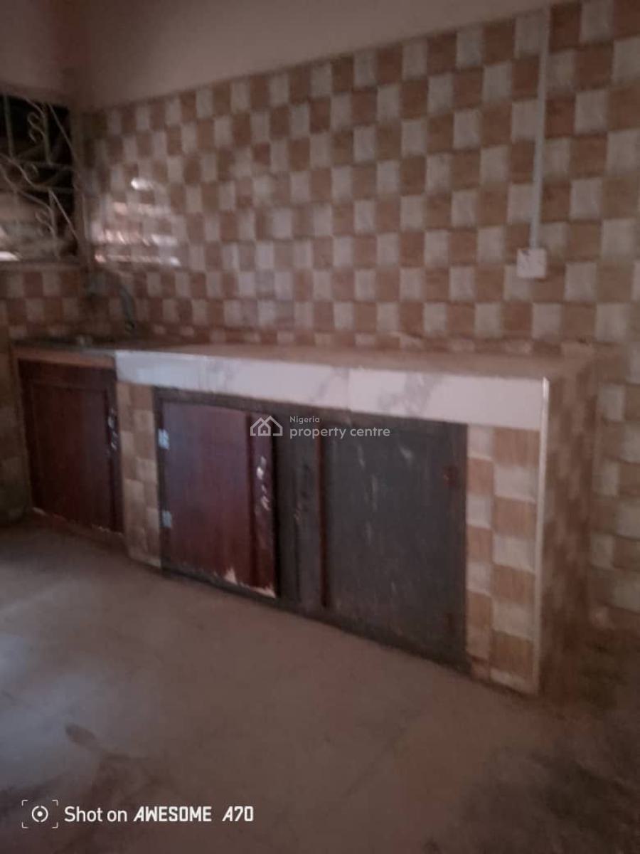 Neatly Used Ground 3 Bedroom Flat, Onike, Yaba, Lagos, Flat / Apartment for Rent