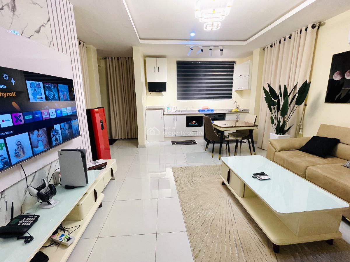 Luxury 1 Bedroom with Swimming Pool, Ps5, Guest Toilet, Ikoyi, Lagos, Flat / Apartment Short Let
