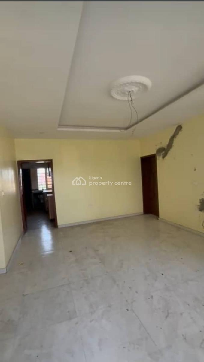 Lovely 2 Bedroom Flat, Census Close Via Bodethomas, Surulere, Lagos, Flat / Apartment for Rent