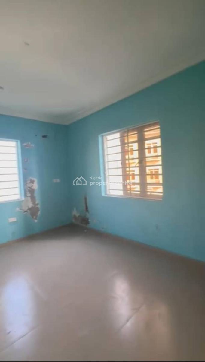 Lovely 2 Bedroom Flat, Census Close Via Bodethomas, Surulere, Lagos, Flat / Apartment for Rent