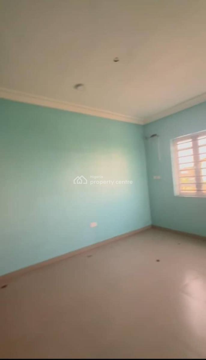 Lovely 2 Bedroom Flat, Census Close Via Bodethomas, Surulere, Lagos, Flat / Apartment for Rent