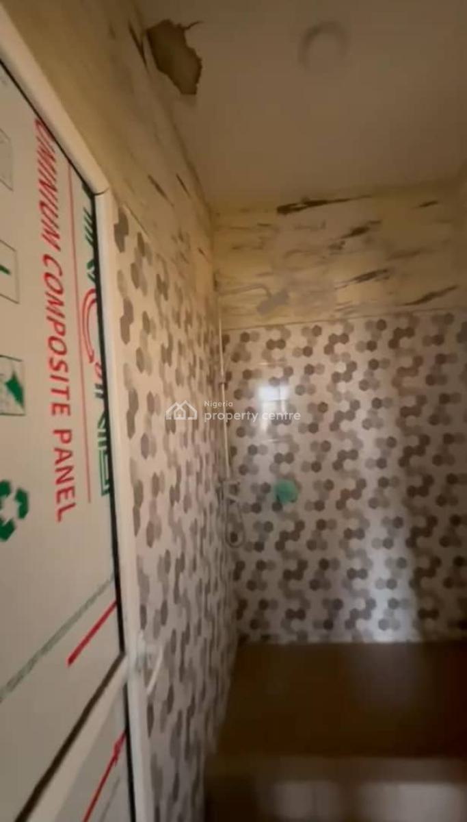 Lovely 2 Bedroom Flat, Census Close Via Bodethomas, Surulere, Lagos, Flat / Apartment for Rent