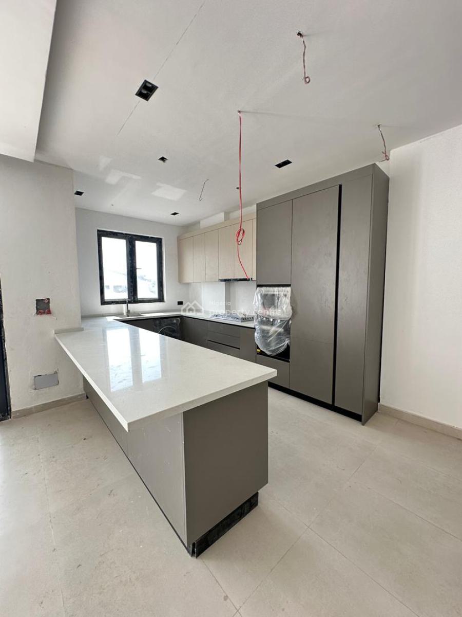 Outstanding 2 Bedroom Apartment with Bq, Elevator, Gym & Pool, Lekki Phase 1, Lekki, Lagos, Flat / Apartment for Sale