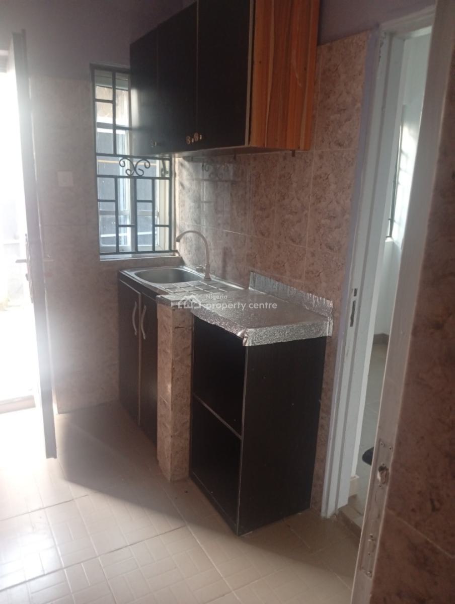 Executive 2 Bedroom Flat, Oremeji Estate ,alagbole Via Ojodu Berger Lagos, Ojodu Berger, Ojodu, Lagos, Flat / Apartment for Rent