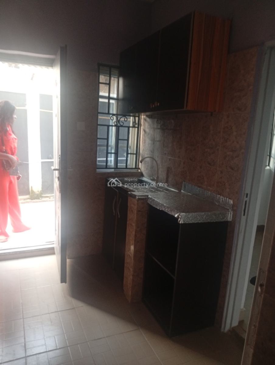 Executive 2 Bedroom Flat, Oremeji Estate ,alagbole Via Ojodu Berger Lagos, Ojodu Berger, Ojodu, Lagos, Flat / Apartment for Rent