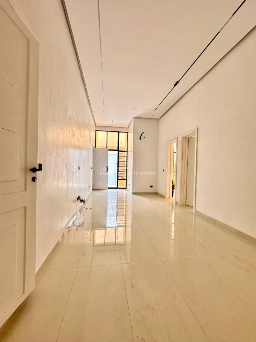 Stunning 3bedroom Apartment, Lekki Phase 1, Lekki, Lagos, Block of Flats for Sale