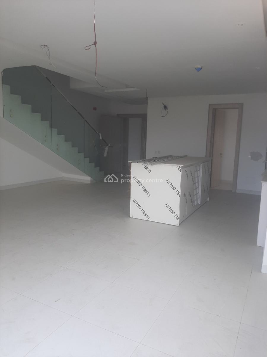 Serviced 2 Bedroom En-suite Maisonette with Open Plan Fitted Kitchen,, Lekki Phase 1, Lekki, Lagos, Flat / Apartment for Rent
