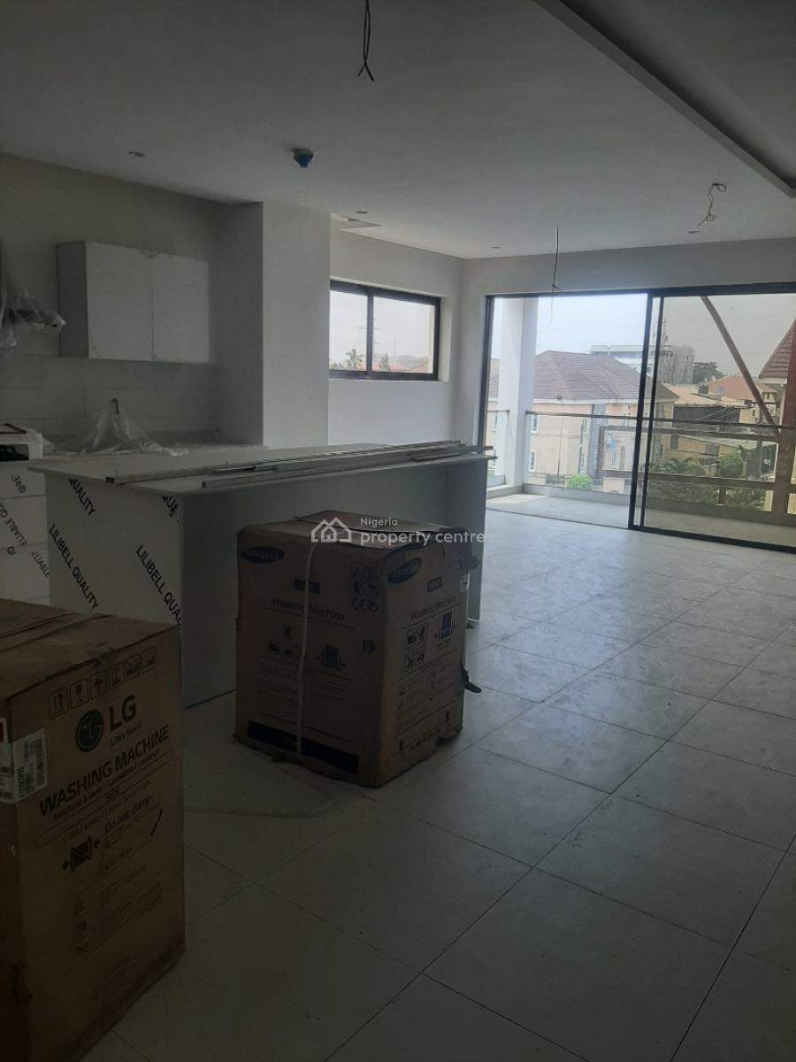 Serviced 2 Bedroom En-suite Maisonette with Open Plan Fitted Kitchen,, Lekki Phase 1, Lekki, Lagos, Flat / Apartment for Rent