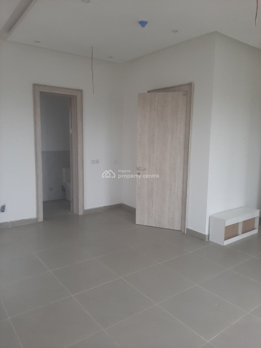 Serviced 2 Bedroom En-suite Maisonette with Open Plan Fitted Kitchen,, Lekki Phase 1, Lekki, Lagos, Flat / Apartment for Rent