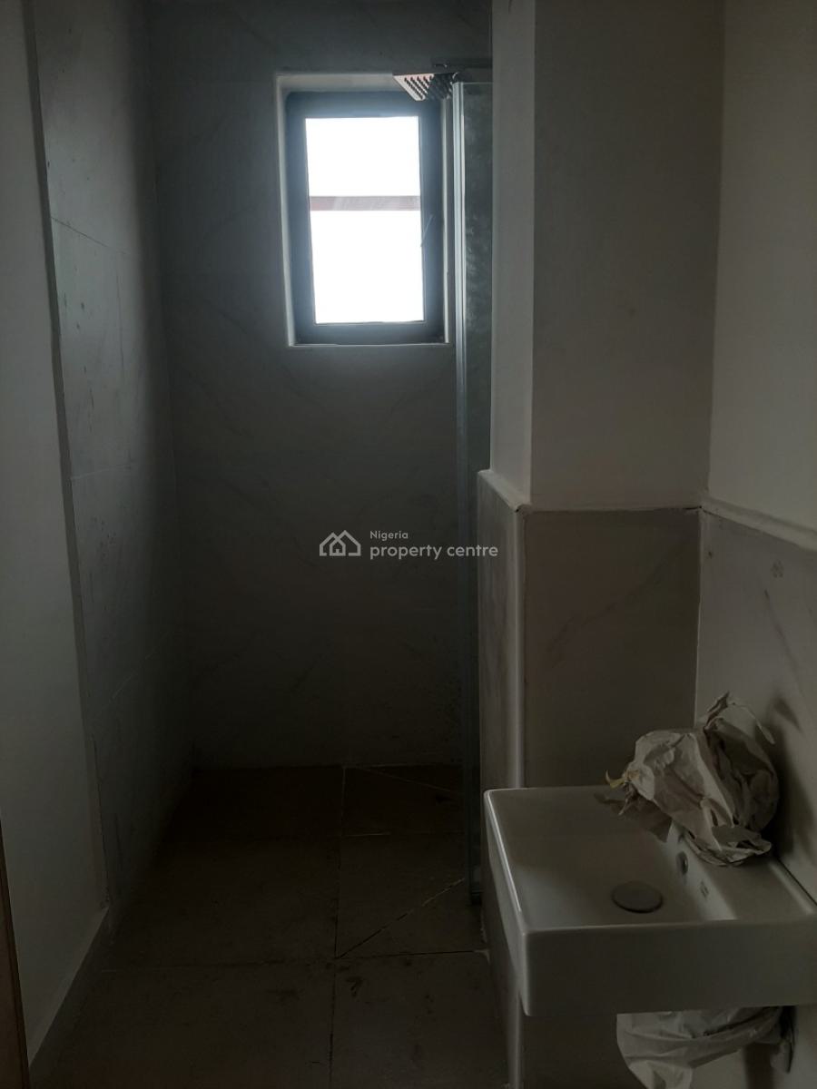 Serviced 2 Bedroom En-suite Maisonette with Open Plan Fitted Kitchen,, Lekki Phase 1, Lekki, Lagos, Flat / Apartment for Rent