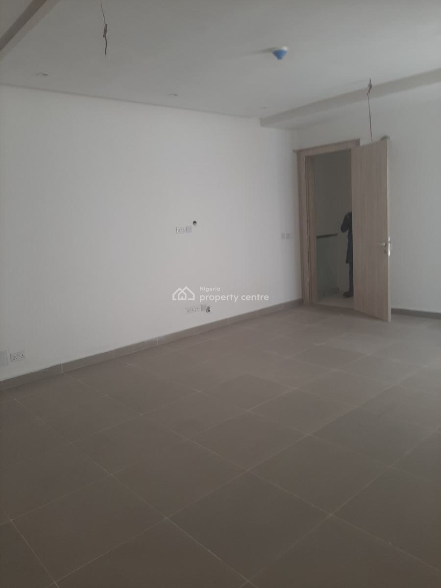 Serviced 2 Bedroom En-suite Maisonette with Open Plan Fitted Kitchen,, Lekki Phase 1, Lekki, Lagos, Flat / Apartment for Rent