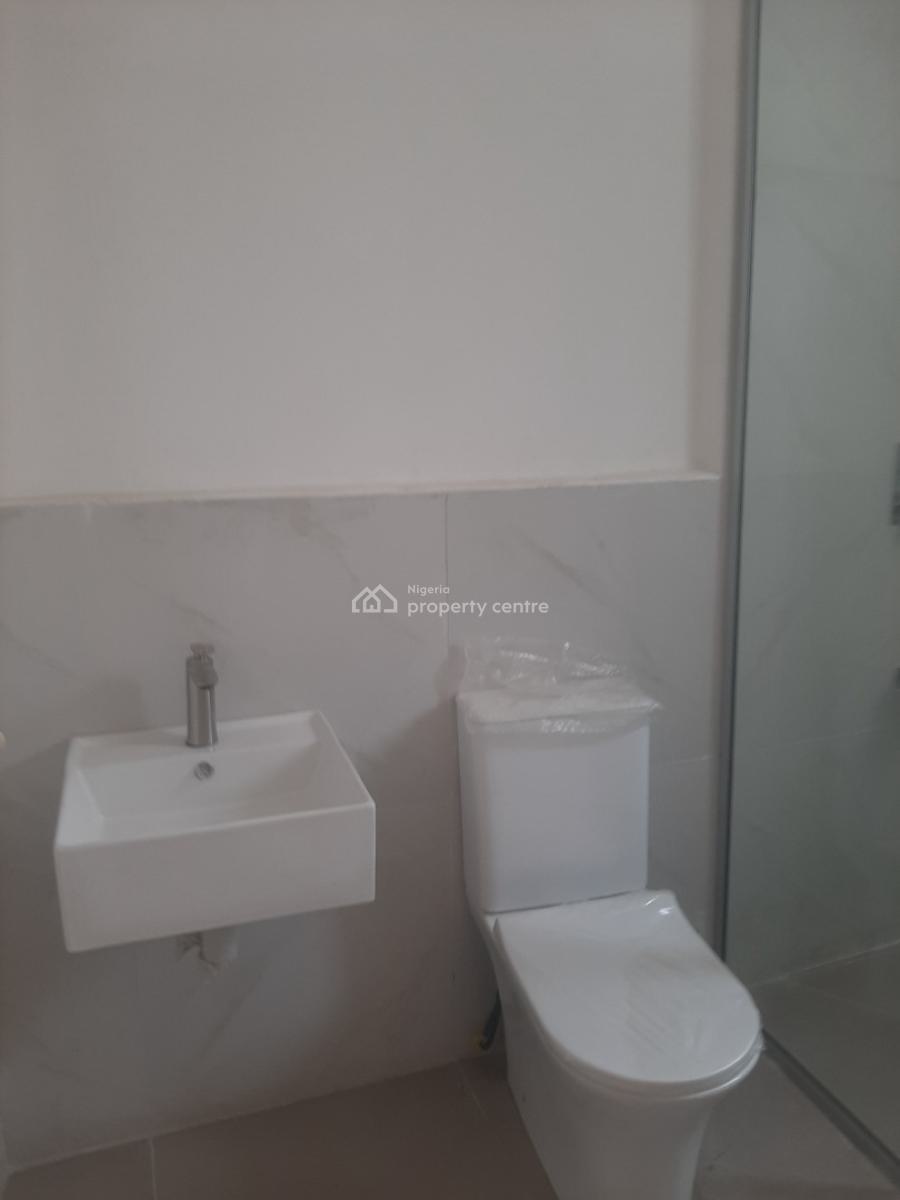 Serviced 2 Bedroom En-suite Maisonette with Open Plan Fitted Kitchen,, Lekki Phase 1, Lekki, Lagos, Flat / Apartment for Rent