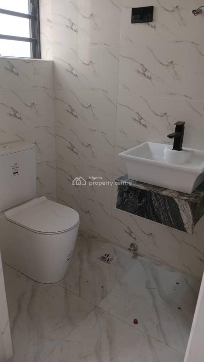 Spacious 3 Bedrooms Flat, Ikeja, Lagos, Flat / Apartment for Rent