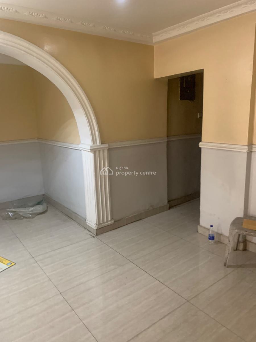 Well Maintained 3 Bedrooms Flat with Bq, Anthony, Maryland, Lagos, Flat / Apartment for Rent