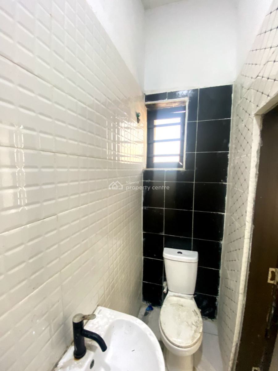 Classic 2 Bedroom Apartment in a Secure Estate, Agungi, Lekki, Lagos, Flat / Apartment for Rent