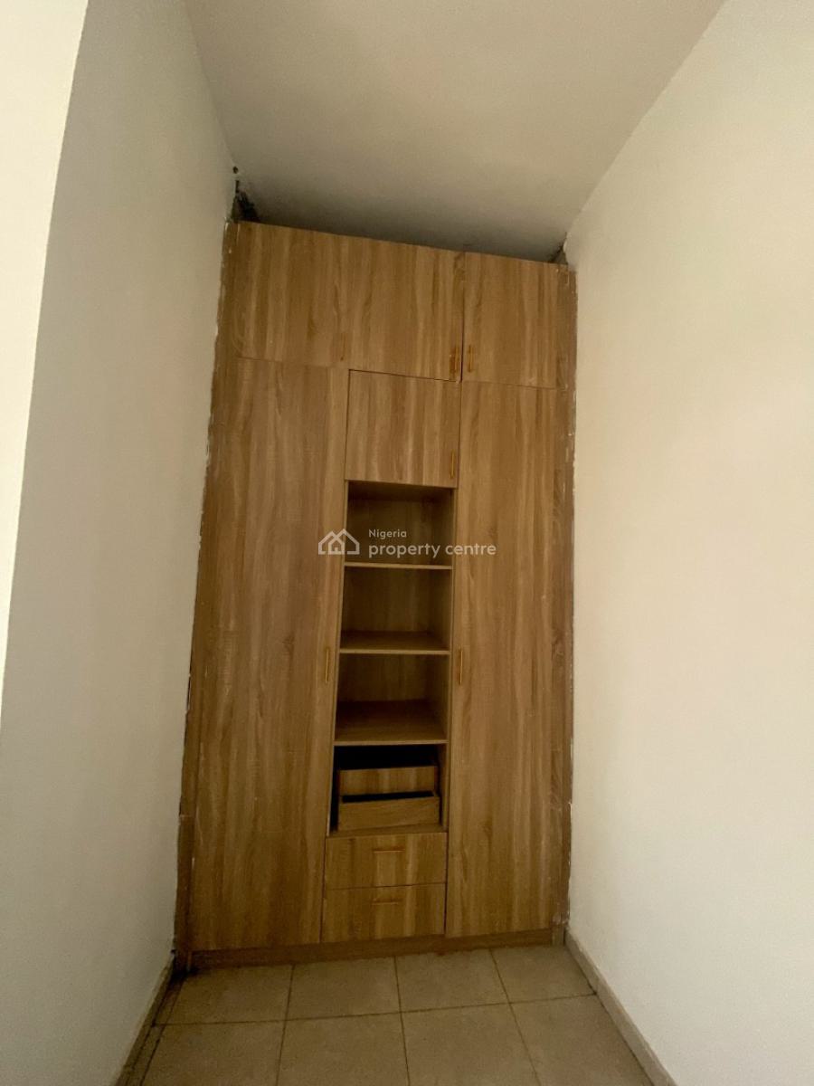 Classic 2 Bedroom Apartment in a Secure Estate, Agungi, Lekki, Lagos, Flat / Apartment for Rent