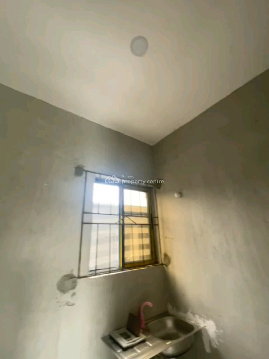 Standard and Spacious Self Contain, Shomolu, Lagos, Self Contain (single Rooms) for Rent