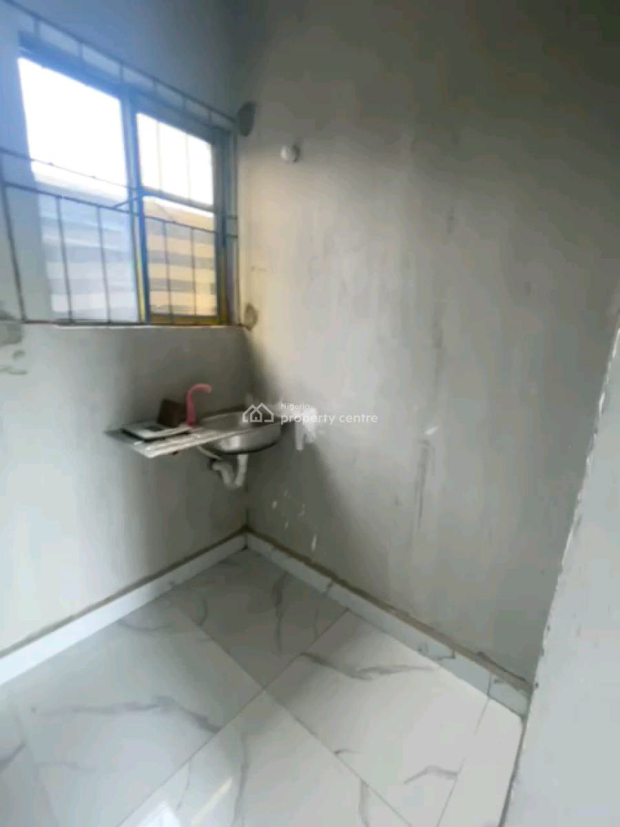 Standard and Spacious Self Contain, Shomolu, Lagos, Self Contain (single Rooms) for Rent