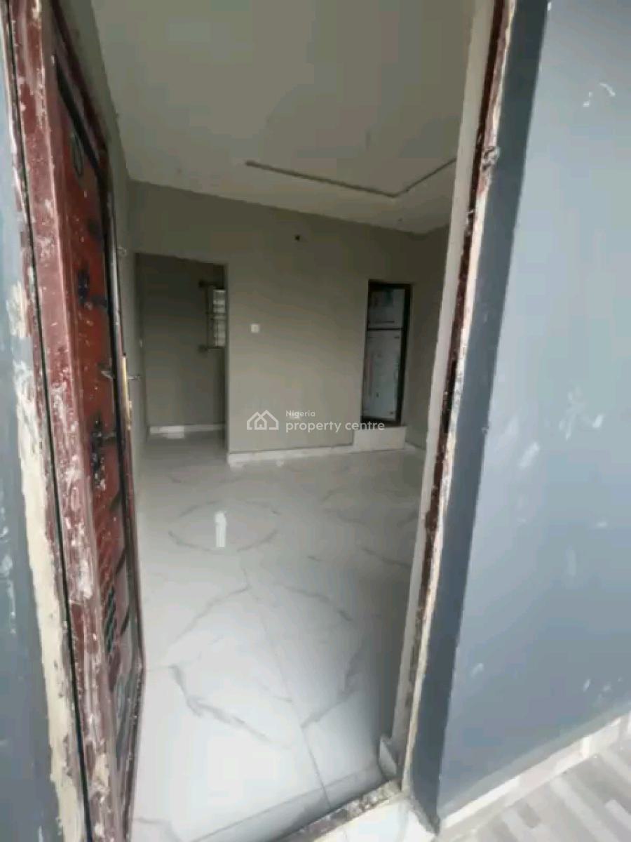 Standard and Spacious Self Contain, Shomolu, Lagos, Self Contain (single Rooms) for Rent
