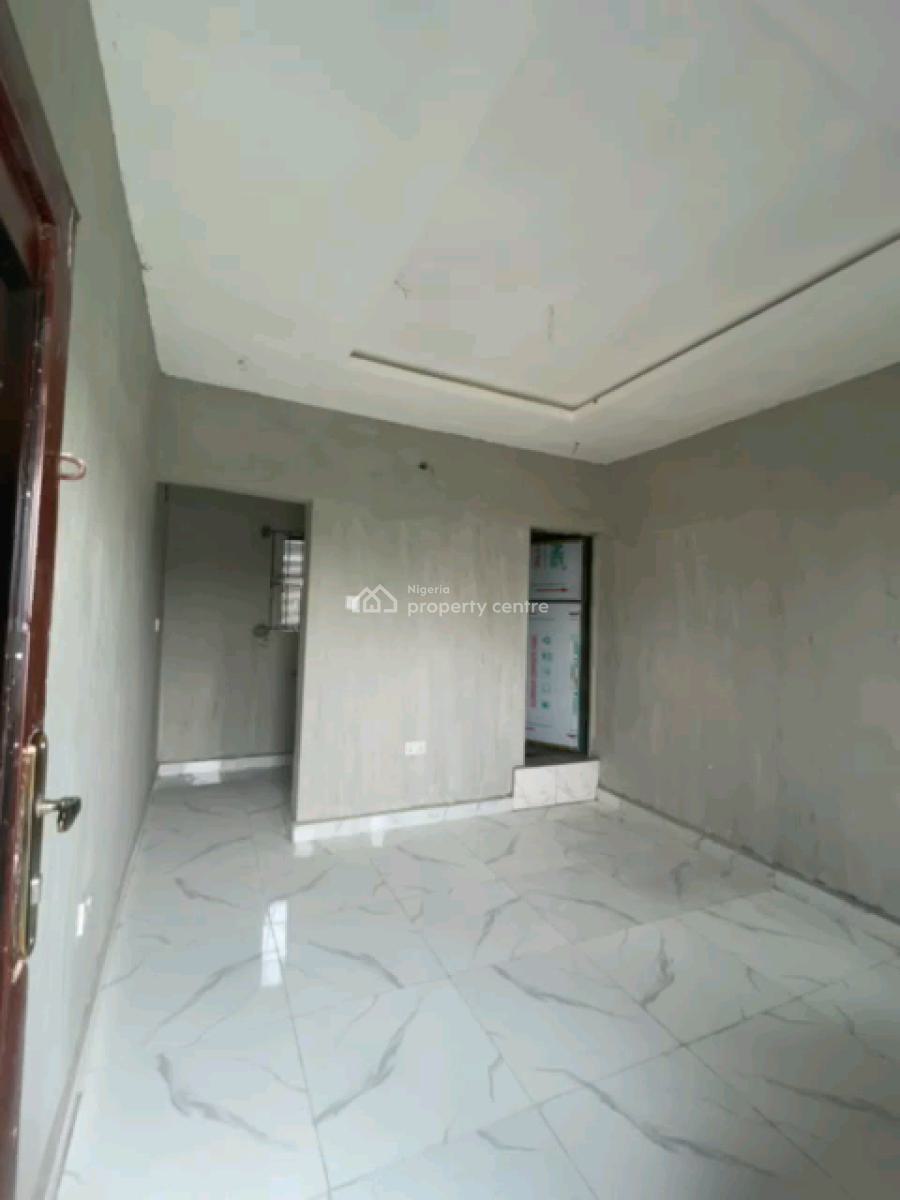 Standard and Spacious Self Contain, Shomolu, Lagos, Self Contain (single Rooms) for Rent