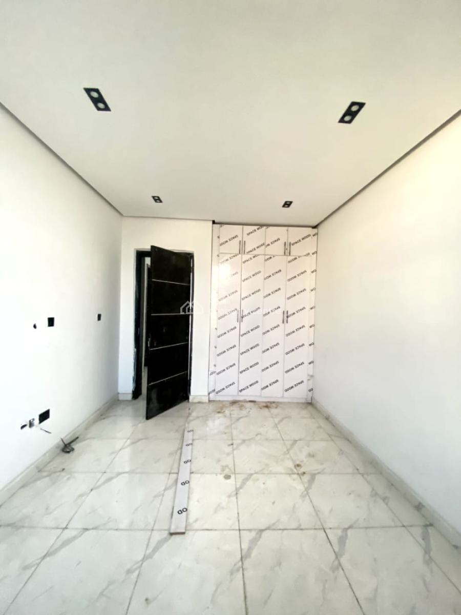 Luxurious 2 Bedroom Apartment in a Secure Estate, Ologolo, Lekki, Lagos, Flat / Apartment for Sale