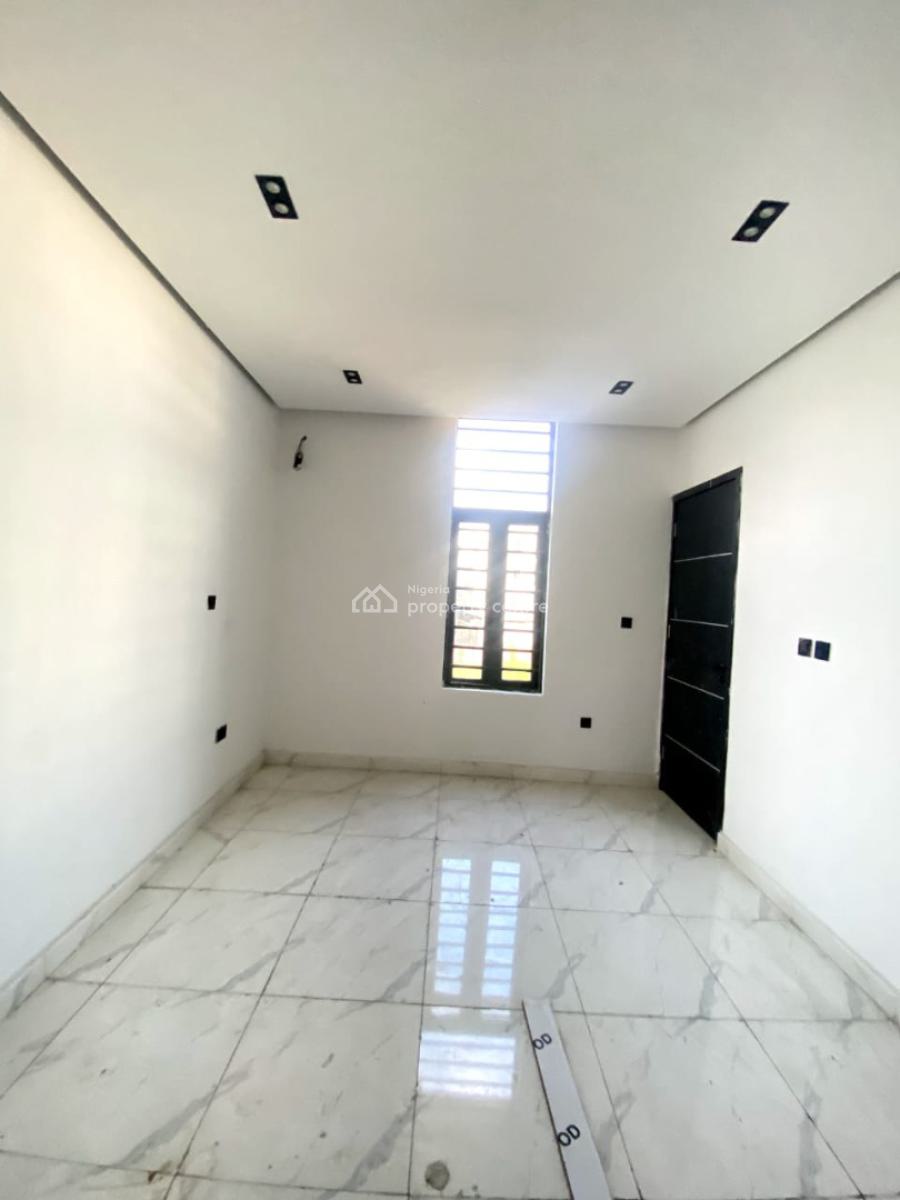 Luxurious 2 Bedroom Apartment in a Secure Estate, Ologolo, Lekki, Lagos, Flat / Apartment for Sale
