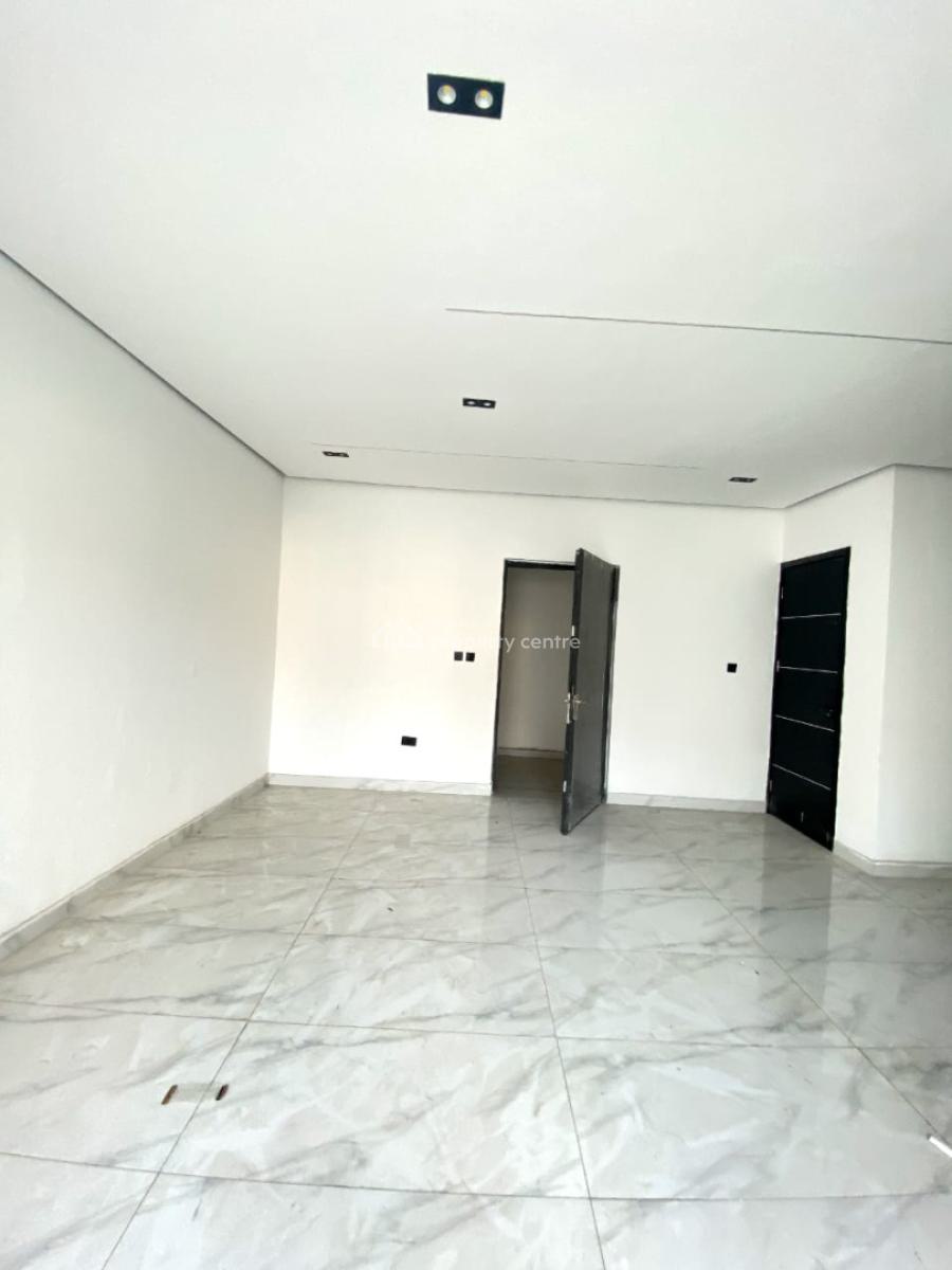 Luxurious 2 Bedroom Apartment in a Secure Estate, Ologolo, Lekki, Lagos, Flat / Apartment for Sale