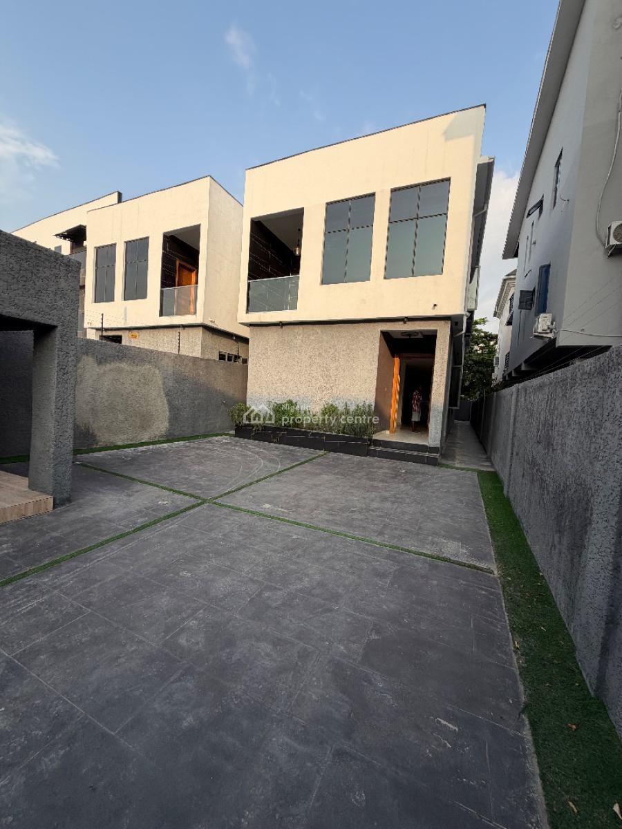 Spacious 5 Bedroom Fully Detached House with Bq, Ologolo, Lekki, Lagos, Detached Duplex for Sale
