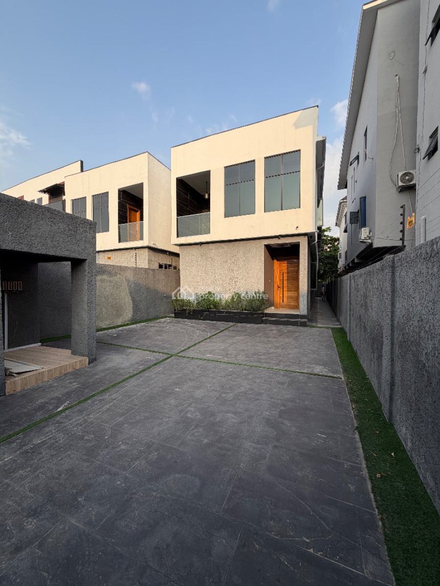 Spacious 5 Bedroom Fully Detached House with Bq, Ologolo, Lekki, Lagos, Detached Duplex for Sale