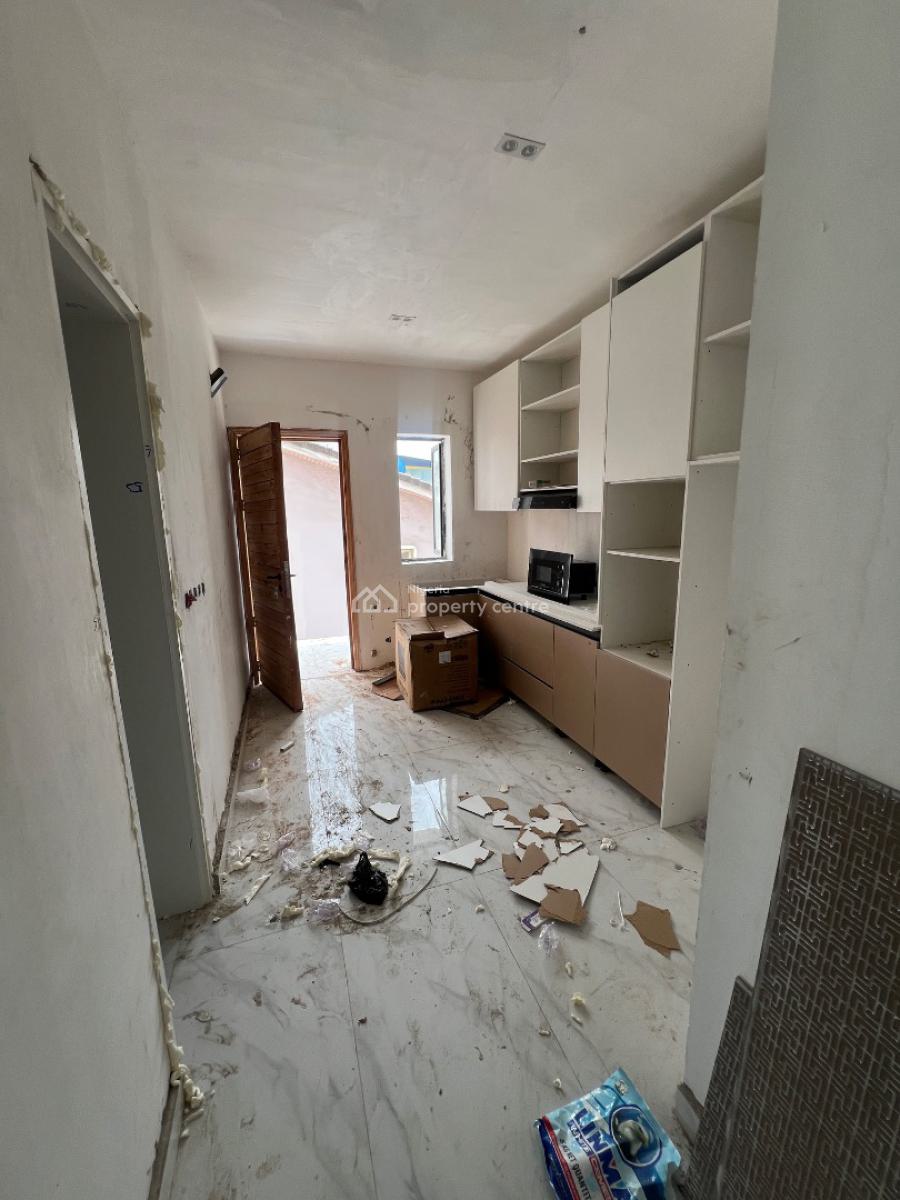 Beautiful Two (2) Bedroom Apartment., Lekki Phase 1, Lekki, Lagos, Flat / Apartment for Sale