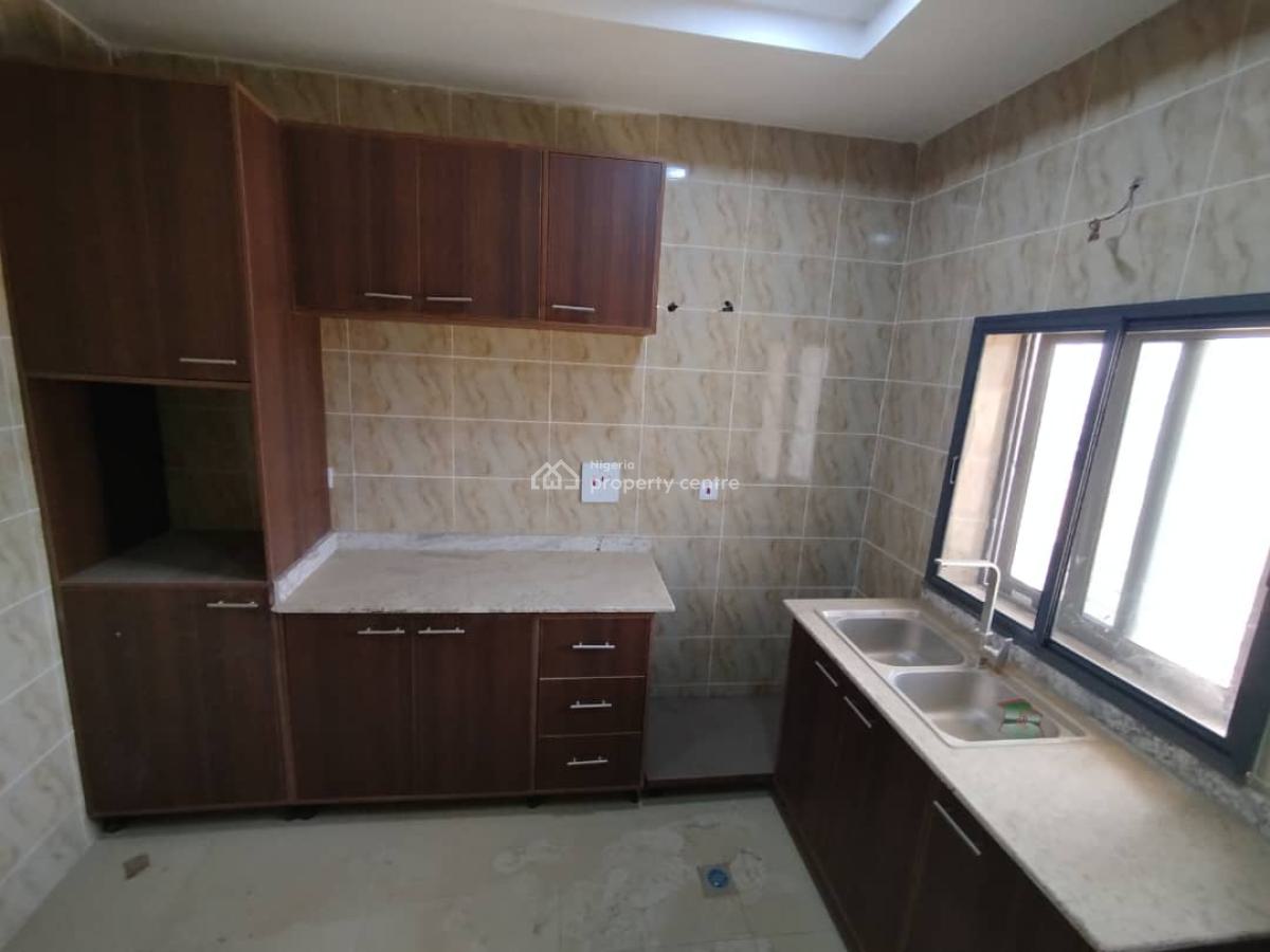 Lovely 3 Bedroom Flat in an Estate on The Ground Floor & Without Bq, Jahi, Abuja, Flat / Apartment for Rent