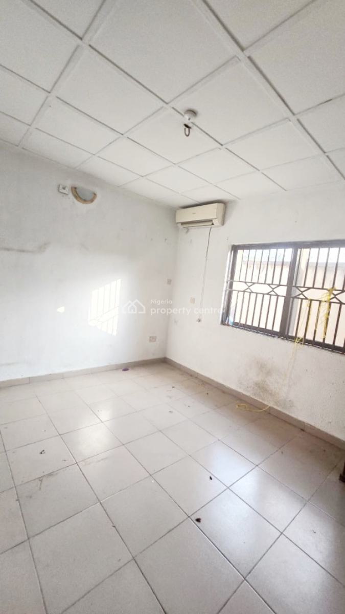 a Well Maintained Spacious 3 Bedroom Flat, Omole Phase 2, Ikeja, Lagos, Flat / Apartment for Rent