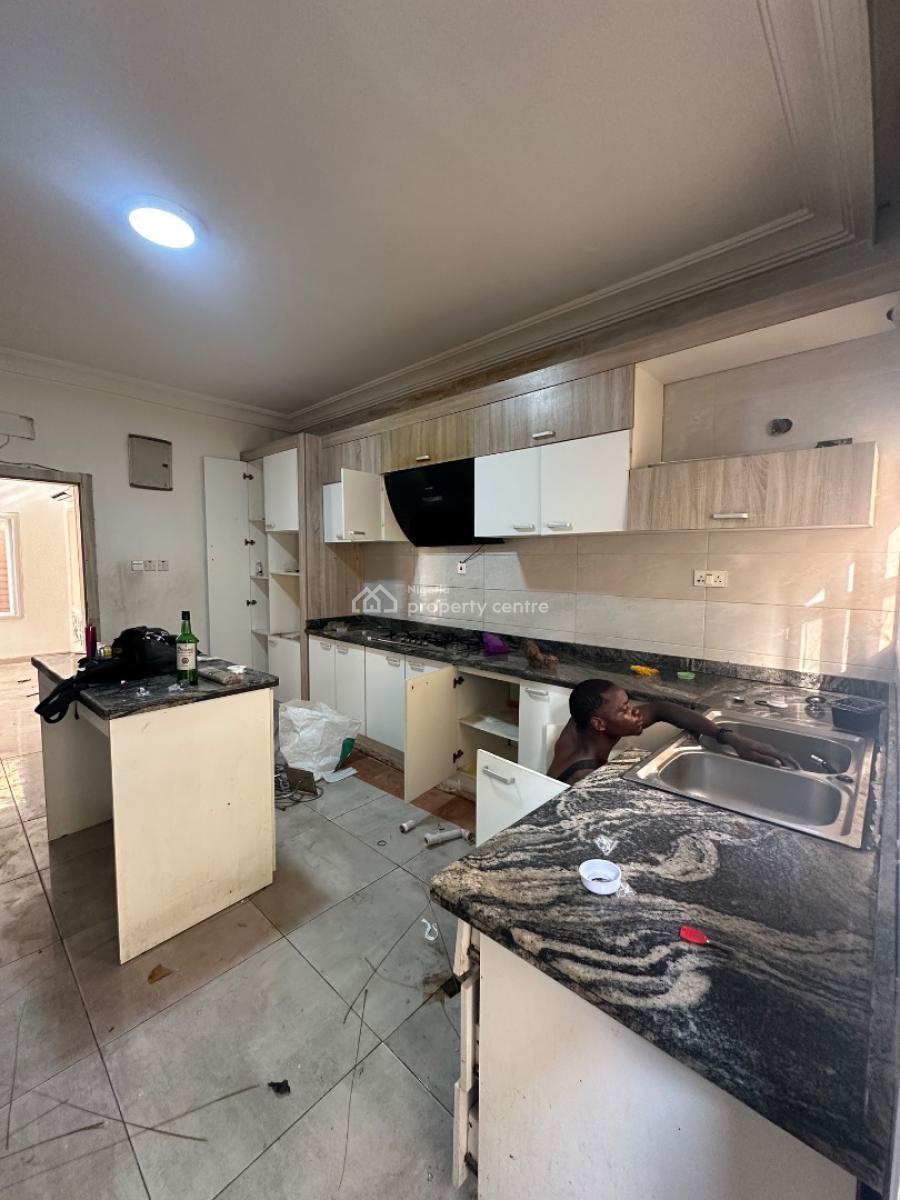 𝐌𝐀𝐈𝐍𝐓𝐀𝐈𝐍𝐄𝐃 4 𝐁𝐄𝐃𝐑𝐎𝐎𝐌 𝐓𝐄𝐑𝐑𝐀𝐂𝐄 𝐃𝐔𝐏𝐋𝐄𝐗, Osapa, Lekki, Lagos, Detached Duplex for Rent