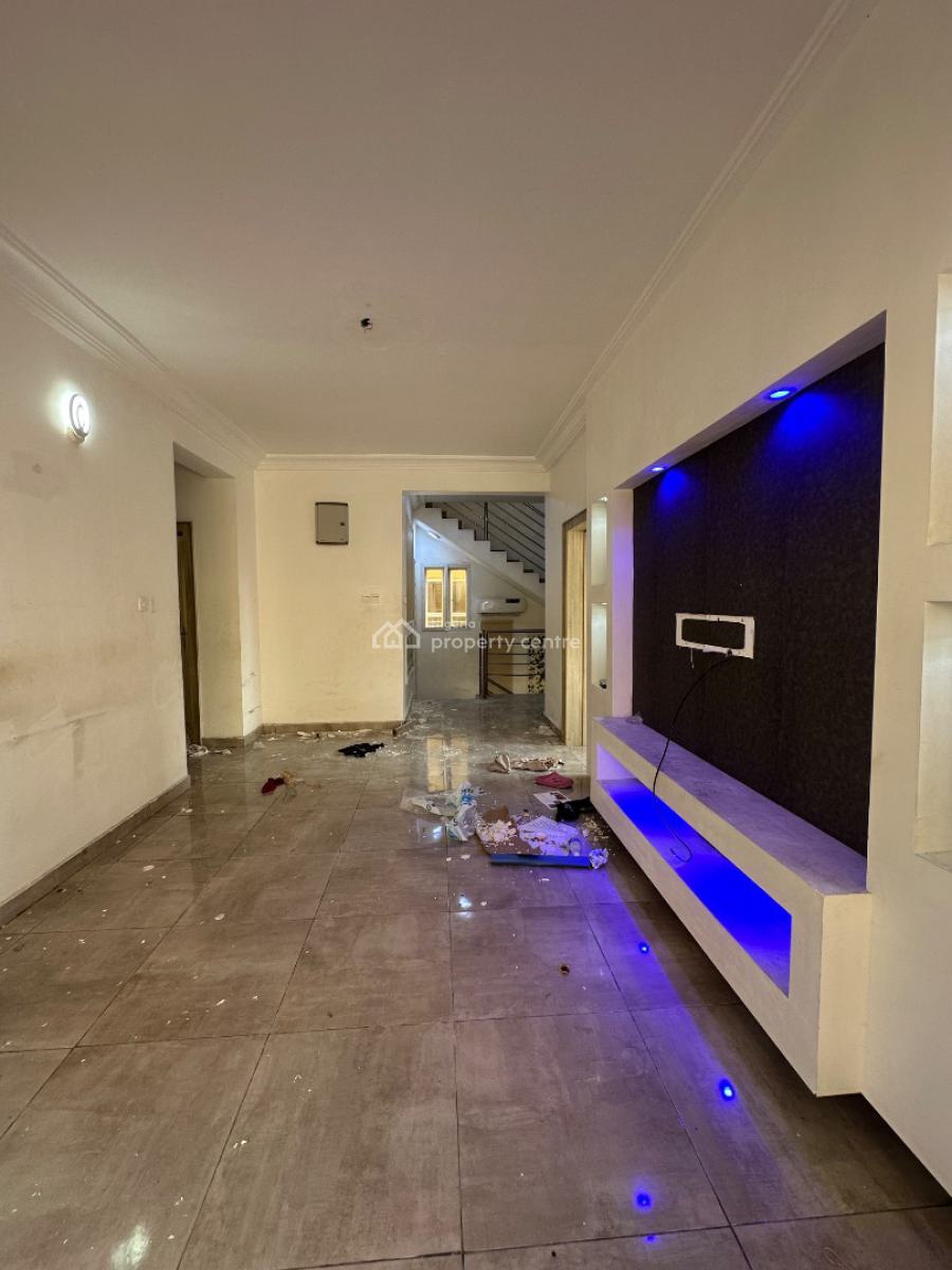 𝐌𝐀𝐈𝐍𝐓𝐀𝐈𝐍𝐄𝐃 4 𝐁𝐄𝐃𝐑𝐎𝐎𝐌 𝐓𝐄𝐑𝐑𝐀𝐂𝐄 𝐃𝐔𝐏𝐋𝐄𝐗, Osapa, Lekki, Lagos, Detached Duplex for Rent