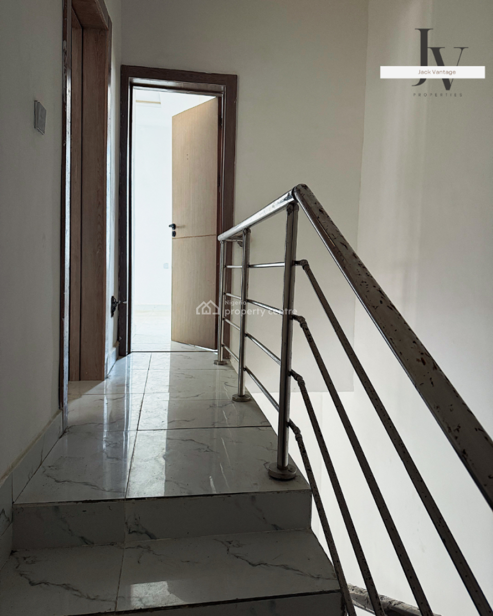 Elegant 3-bedroom Luxury Penthouse -- 5th Floor Water-view Residence, Lekki Phase 1, Lekki, Lagos, Flat / Apartment for Rent