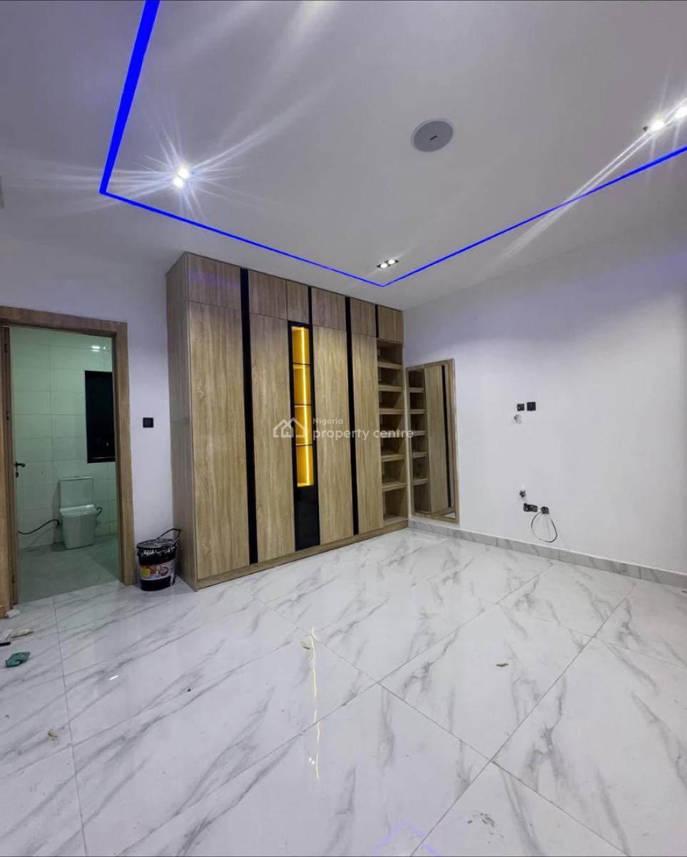 Stunning 2 Bedroom Apartment, Lekki Phase 1, Lekki, Lagos, Block of Flats for Sale