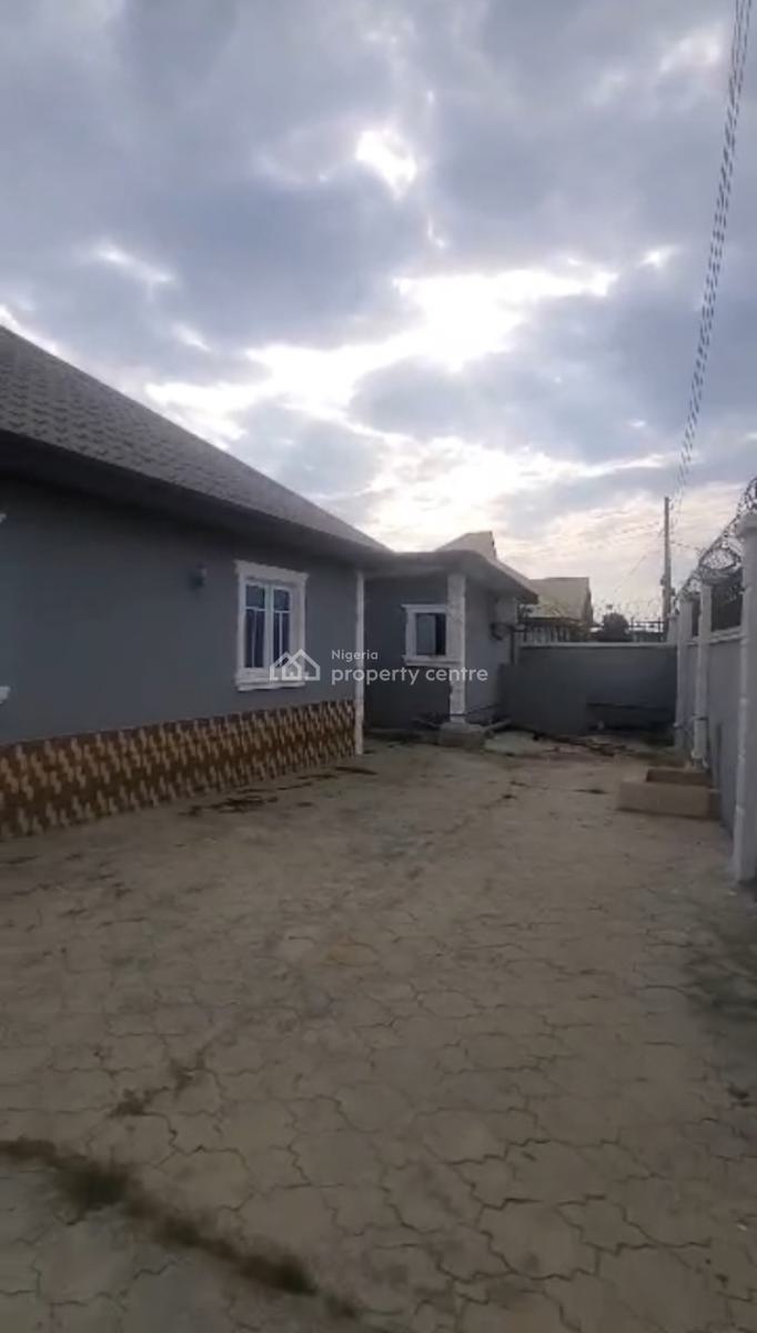 Investment Property, 1 Unit of 3 Bedroom Flat  & 5 Units of Mini Flat, Oreta, Igbogbo, Ikorodu, Lagos, Block of Flats for Sale