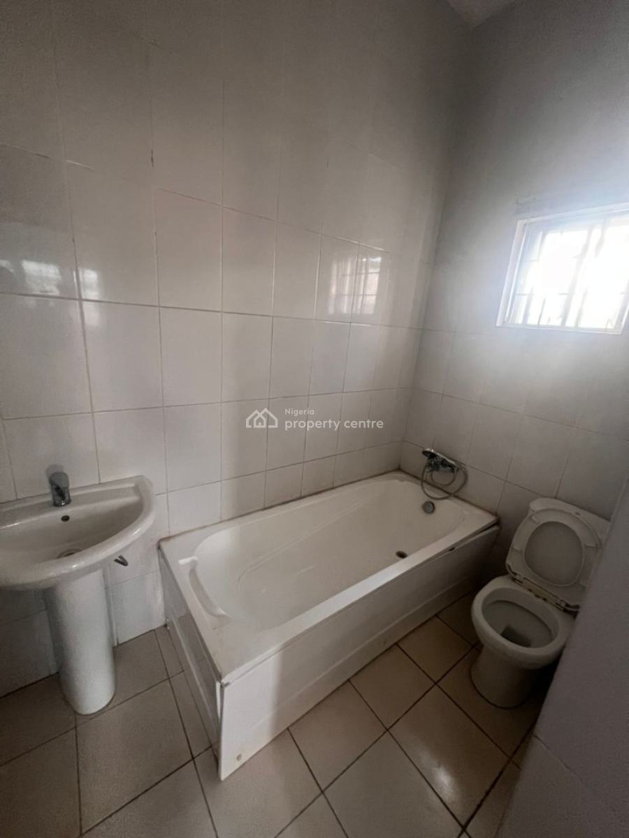 Well Built 3 Bedrooms Flat Apartment, Gilmore, Jahi, Abuja, Flat / Apartment for Rent