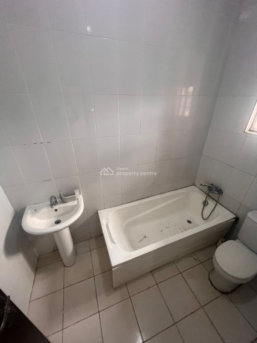 Well Built 3 Bedrooms Flat Apartment, Gilmore, Jahi, Abuja, Flat / Apartment for Rent